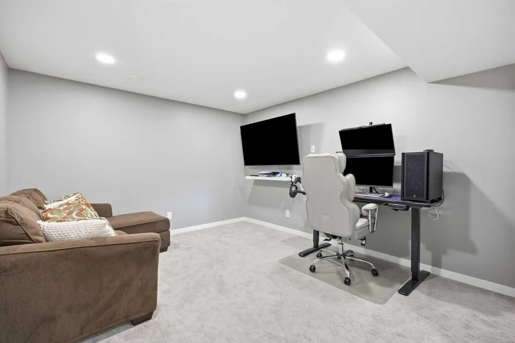 170 Mahogany Heights SE Calgary AB T3M 0X6