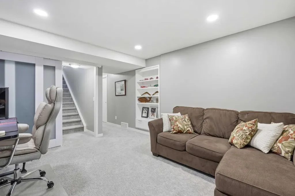 170 Mahogany Heights SE Calgary AB T3M 0X6