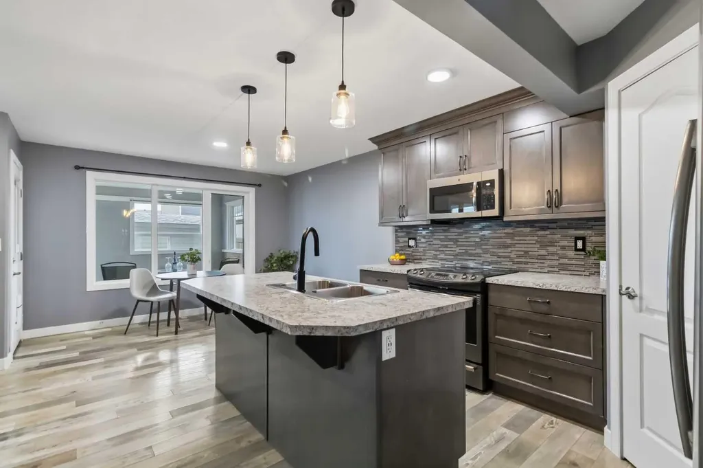179 Aldergrove Avenue Fort Mcmurray AB T9J 1E6