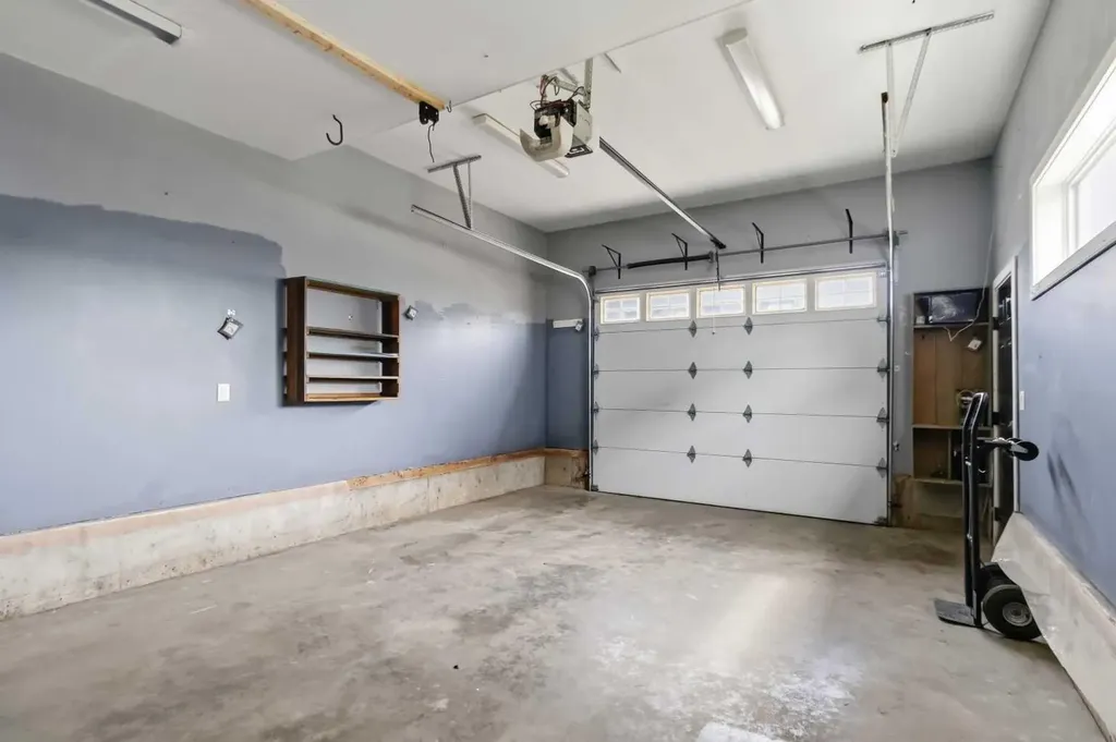 179 Aldergrove Avenue Fort Mcmurray AB T9J 1E6