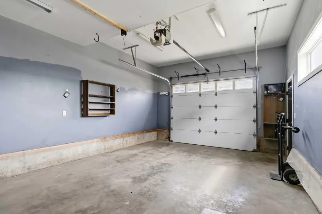 179 Aldergrove Avenue Fort Mcmurray AB T9J 1E6