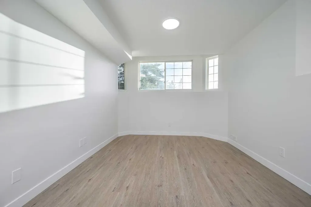 4249 Catalina Boulevard NE Calgary AB T1Y6Y5