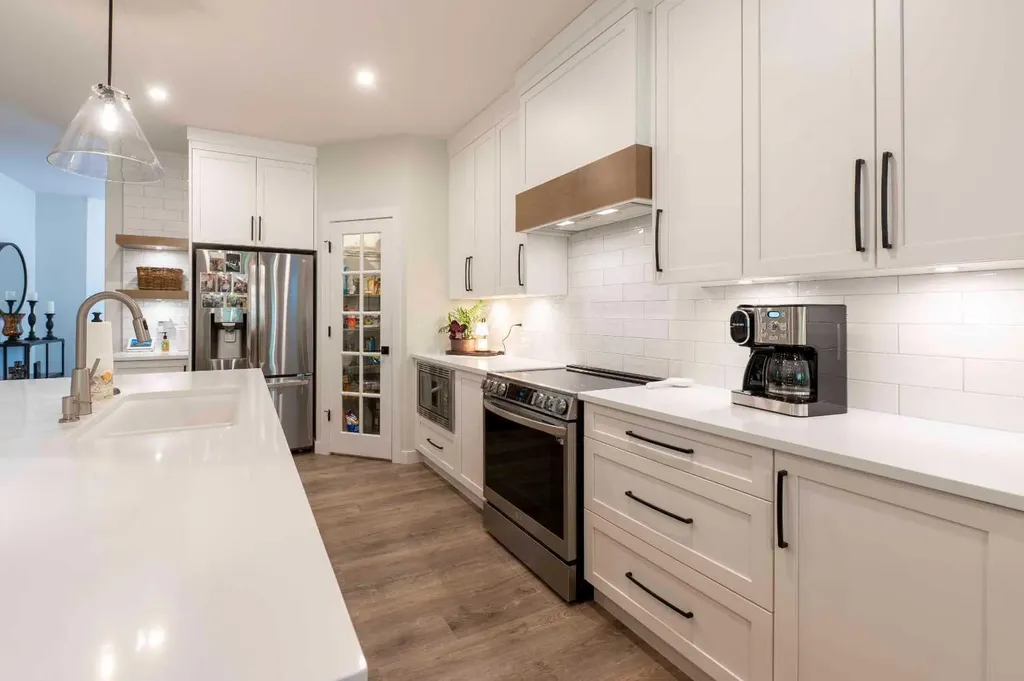 201 Thompson Crescent Red Deer AB T4P 0E5