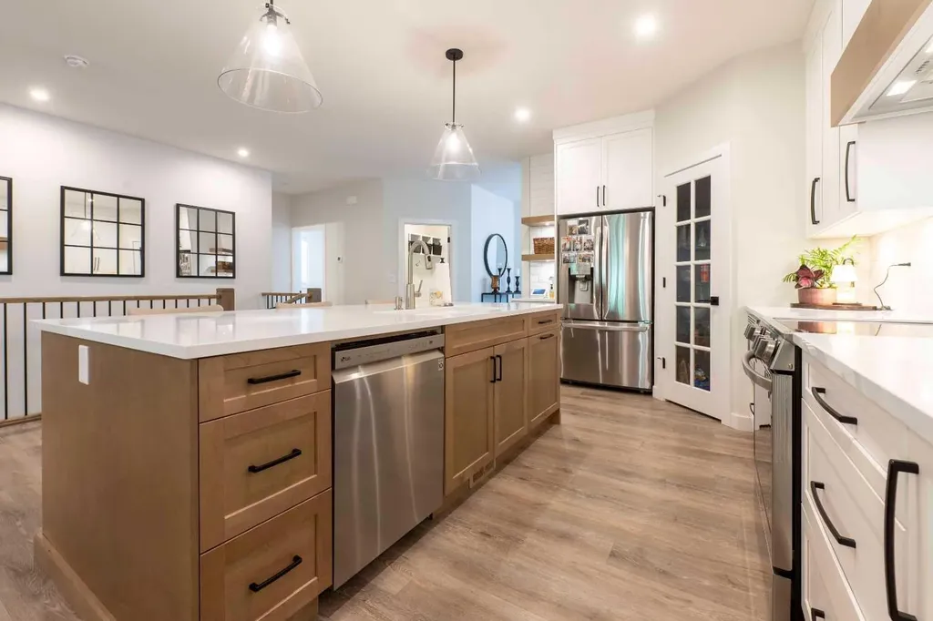 201 Thompson Crescent Red Deer AB T4P 0E5