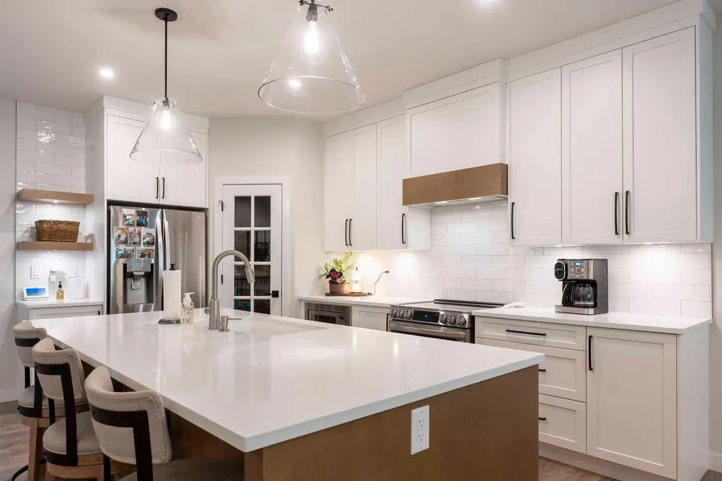 201 Thompson Crescent Red Deer AB T4P 0E5