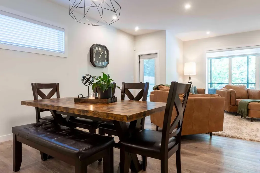 201 Thompson Crescent Red Deer AB T4P 0E5