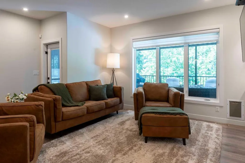 201 Thompson Crescent Red Deer AB T4P 0E5