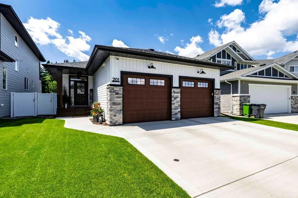 201 Thompson Crescent Red Deer AB T4P 0E5