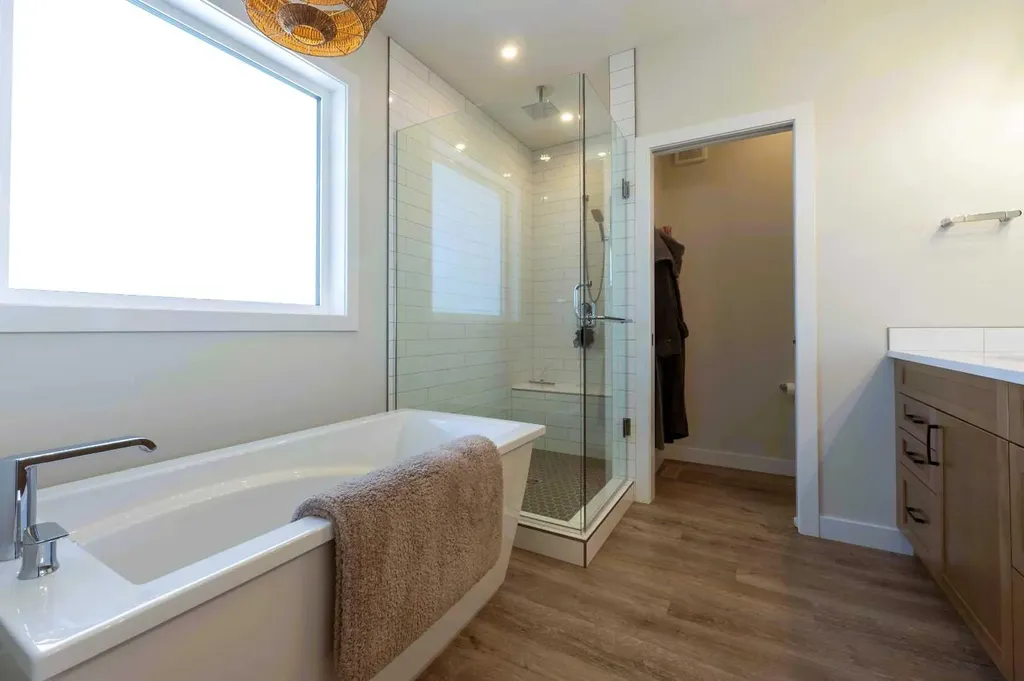 201 Thompson Crescent Red Deer AB T4P 0E5