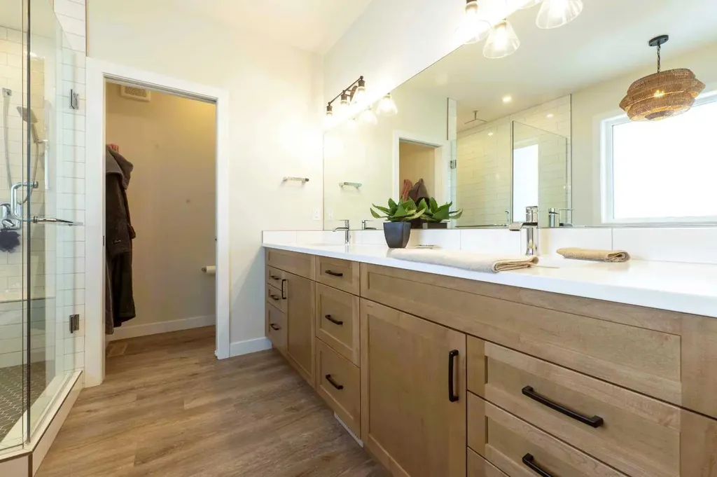 201 Thompson Crescent Red Deer AB T4P 0E5