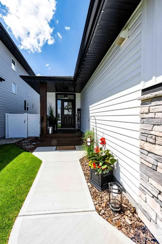 201 Thompson Crescent Red Deer AB T4P 0E5