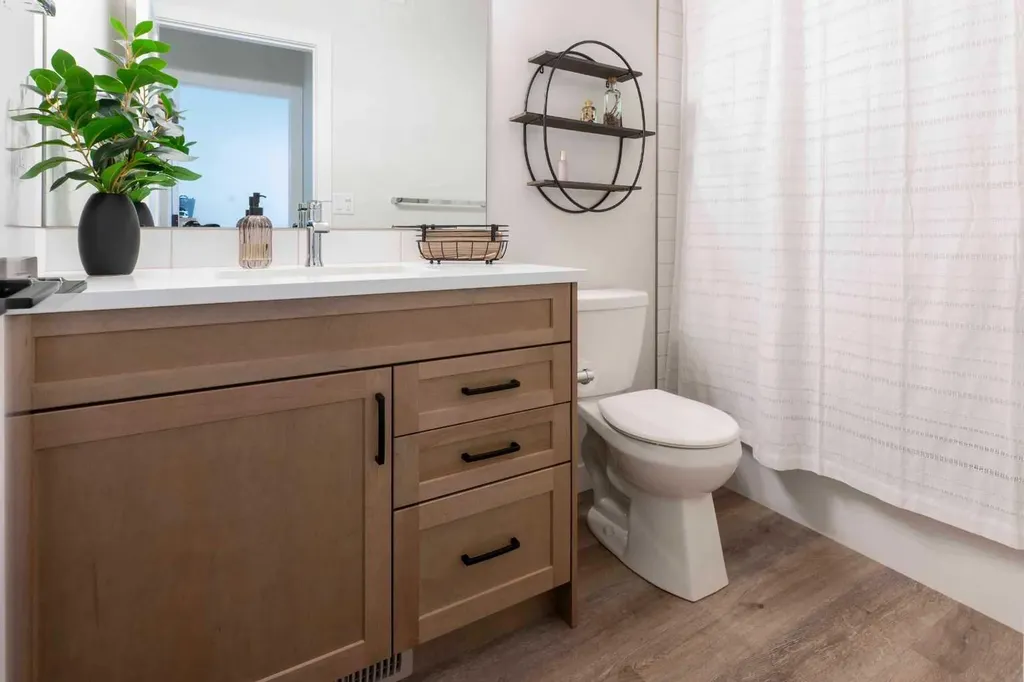 201 Thompson Crescent Red Deer AB T4P 0E5