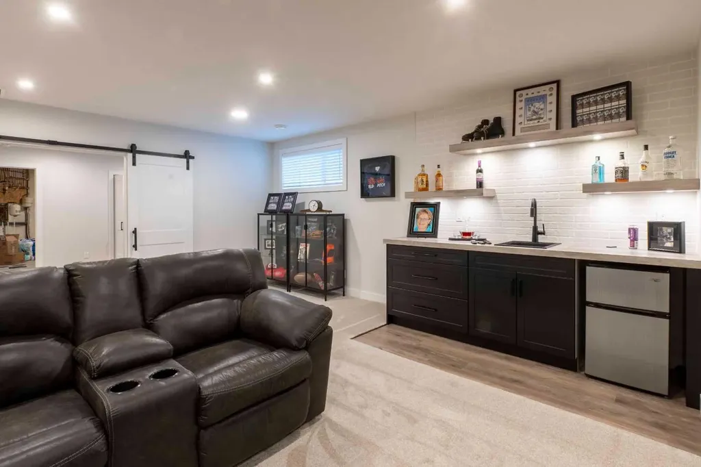 201 Thompson Crescent Red Deer AB T4P 0E5