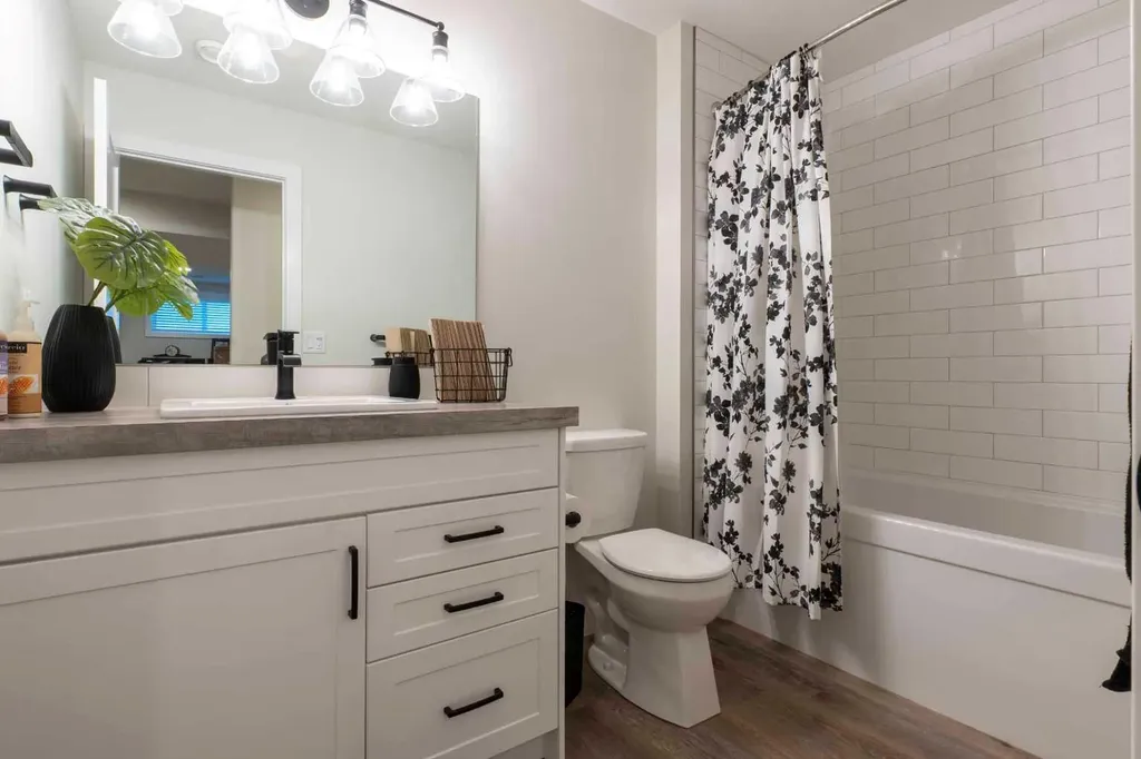201 Thompson Crescent Red Deer AB T4P 0E5