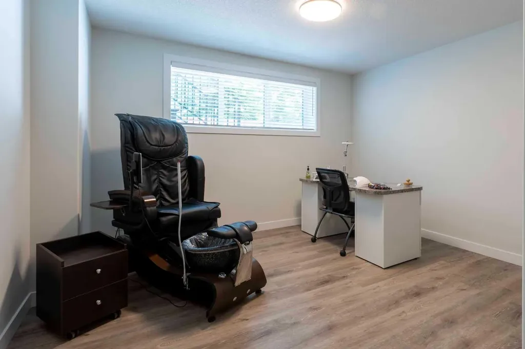 201 Thompson Crescent Red Deer AB T4P 0E5
