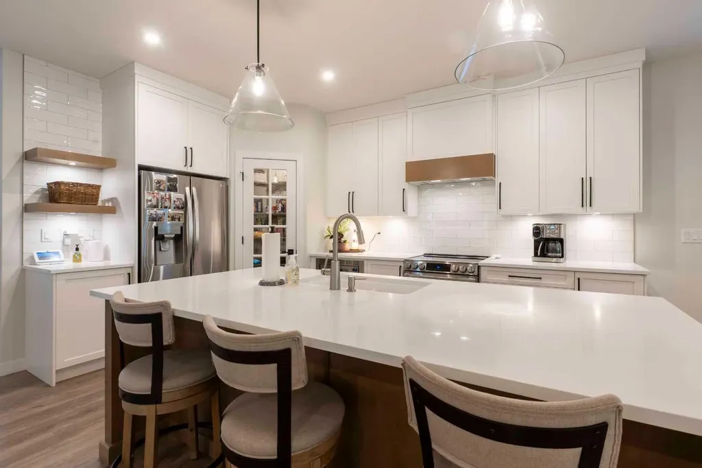 201 Thompson Crescent Red Deer AB T4P 0E5