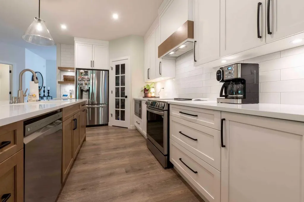 201 Thompson Crescent Red Deer AB T4P 0E5