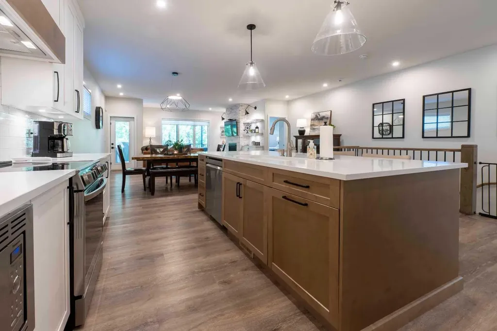 201 Thompson Crescent Red Deer AB T4P 0E5