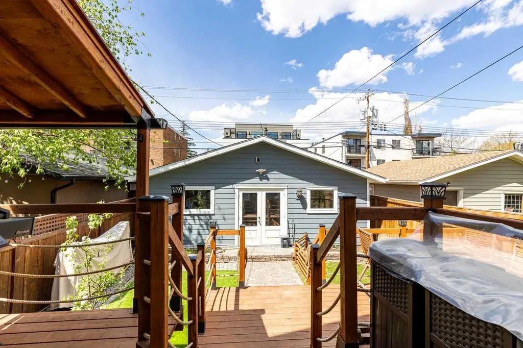 726 Memorial Drive NW Calgary AB T2N 3C7