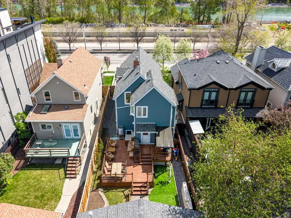 726 Memorial Drive NW Calgary AB T2N 3C7