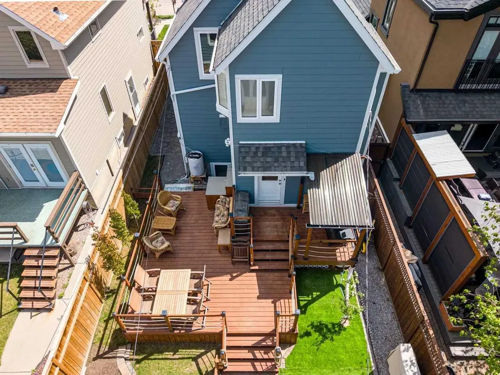 726 Memorial Drive NW Calgary AB T2N 3C7