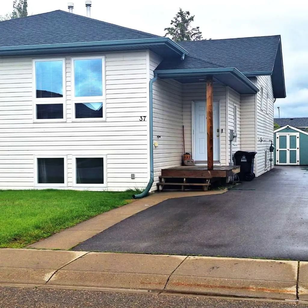 37 Silver Drive Blackfalds AB T0M 0J0