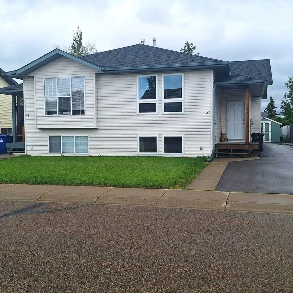 37 Silver Drive Blackfalds AB T0M 0J0