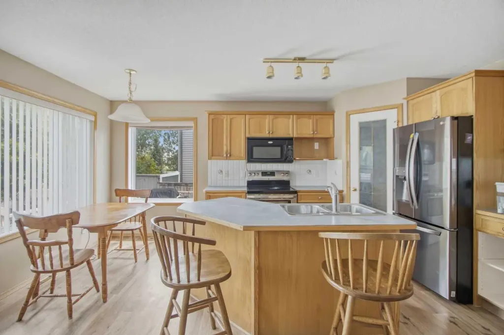 88 Willowbrook Crescent NW Airdrie AB T4B 2S4