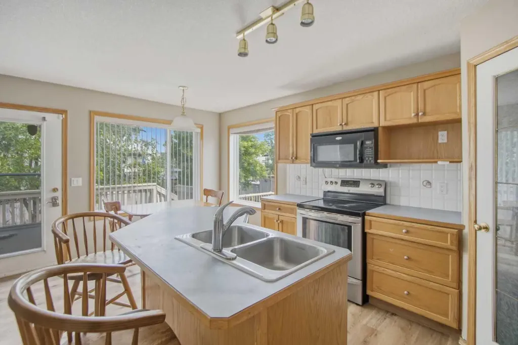 88 Willowbrook Crescent NW Airdrie AB T4B 2S4