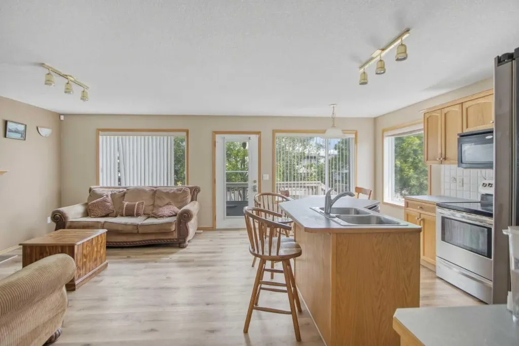 88 Willowbrook Crescent NW Airdrie AB T4B 2S4