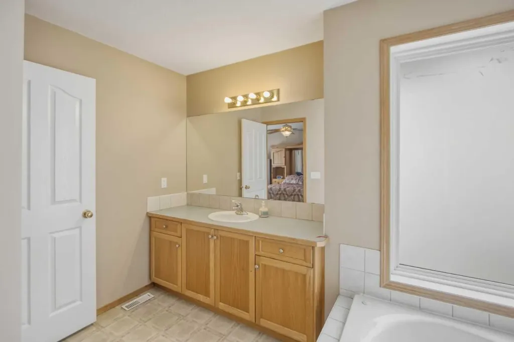 88 Willowbrook Crescent NW Airdrie AB T4B 2S4