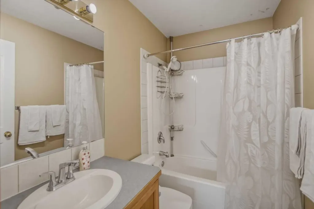 88 Willowbrook Crescent NW Airdrie AB T4B 2S4