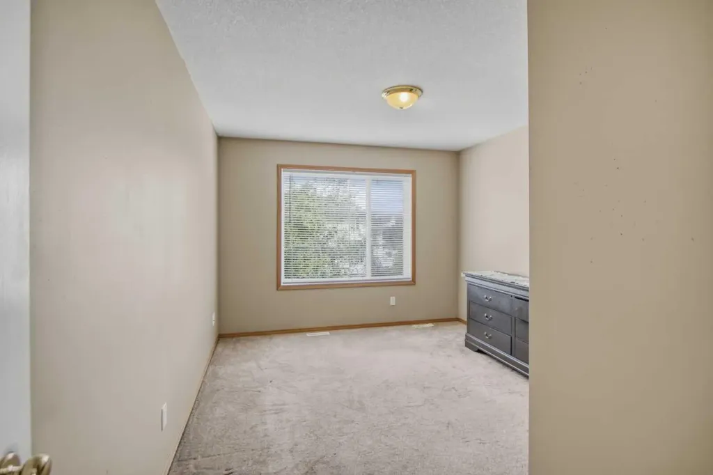 88 Willowbrook Crescent NW Airdrie AB T4B 2S4