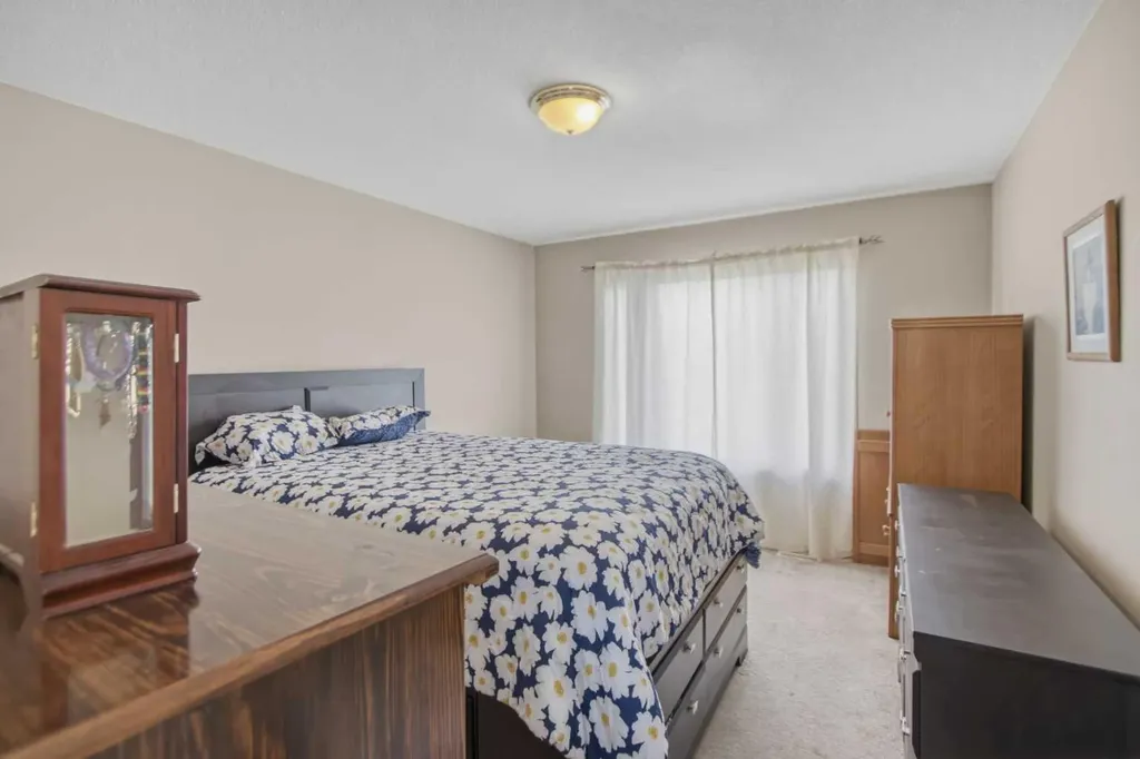 88 Willowbrook Crescent NW Airdrie AB T4B 2S4