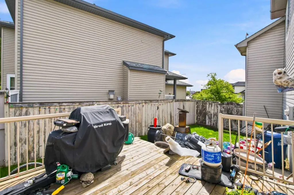 88 Willowbrook Crescent NW Airdrie AB T4B 2S4