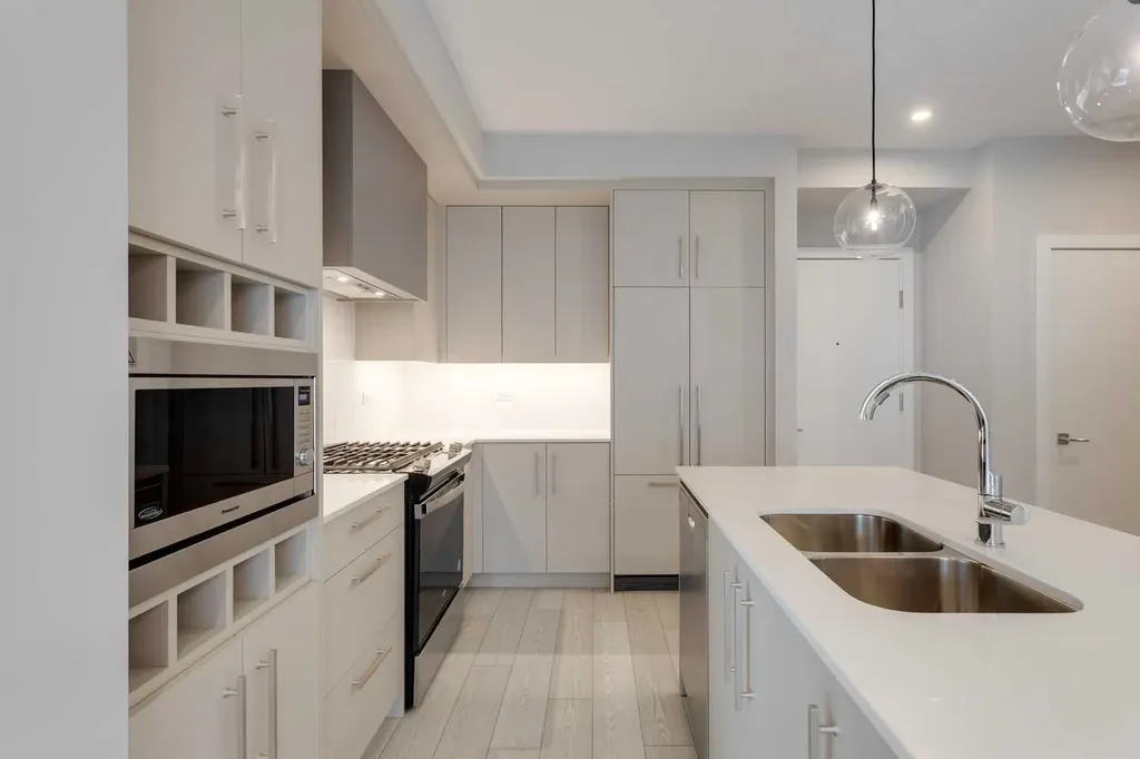 8370 Broadcast Avenue SW Calgary AB T3H 6L3