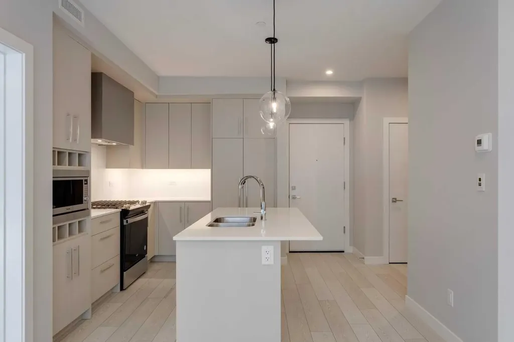 8370 Broadcast Avenue SW Calgary AB T3H 6L3
