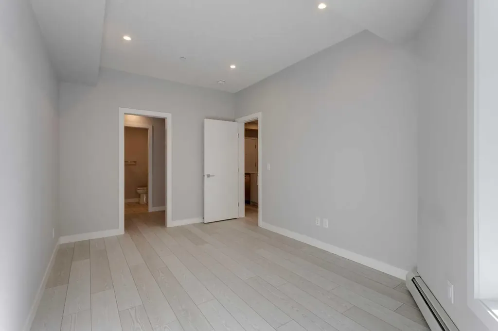 8370 Broadcast Avenue SW Calgary AB T3H 6L3