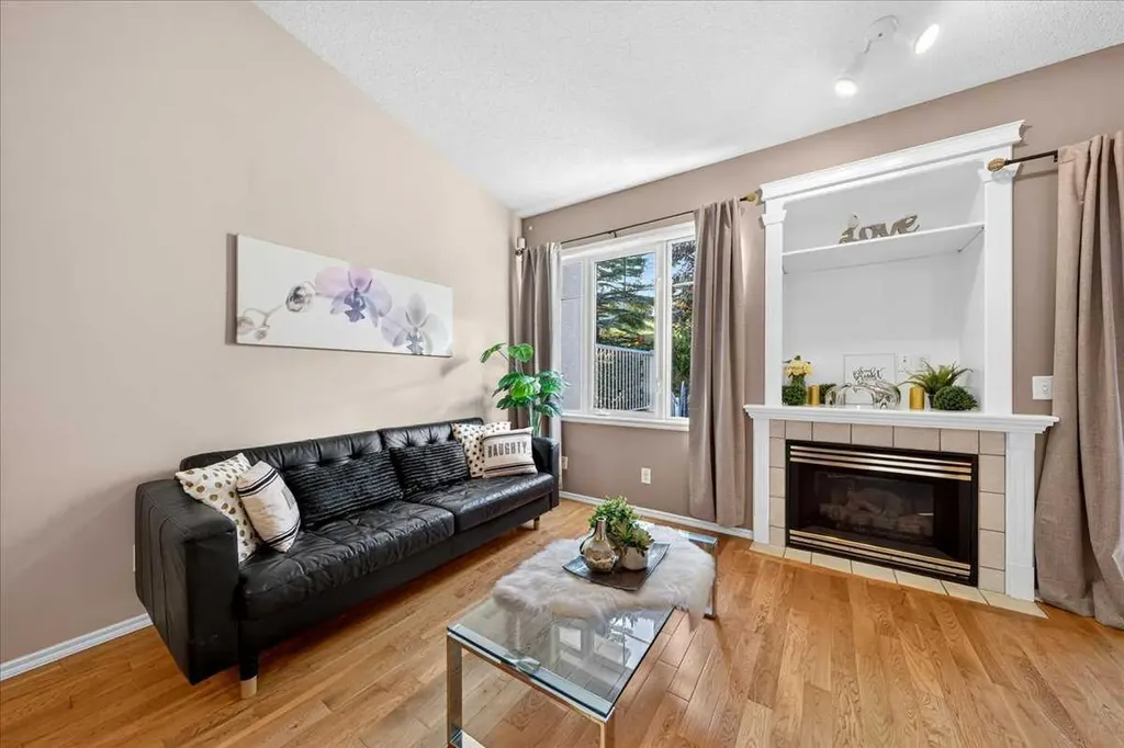 17 Edgeridge Terrace NW Calgary AB T3A 6C1
