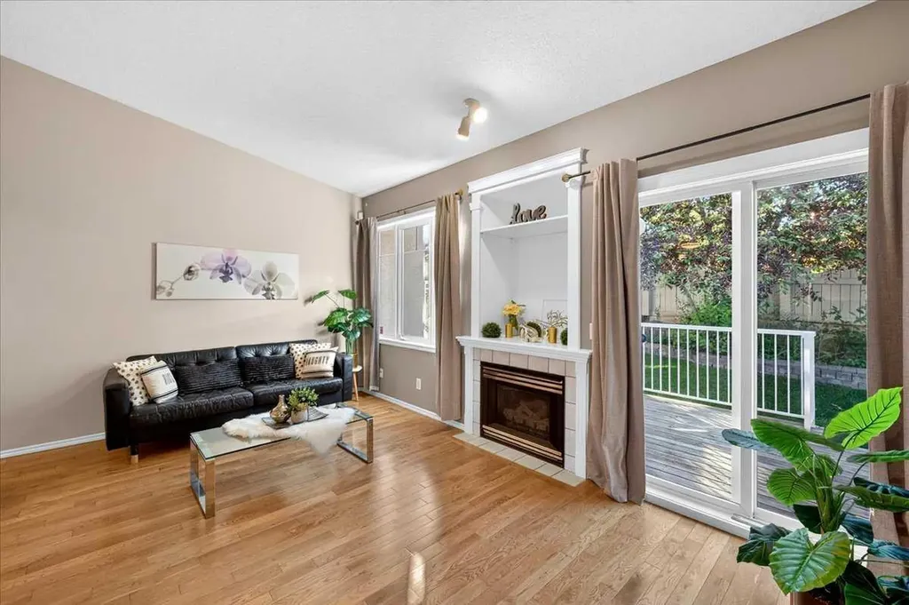 17 Edgeridge Terrace NW Calgary AB T3A 6C1