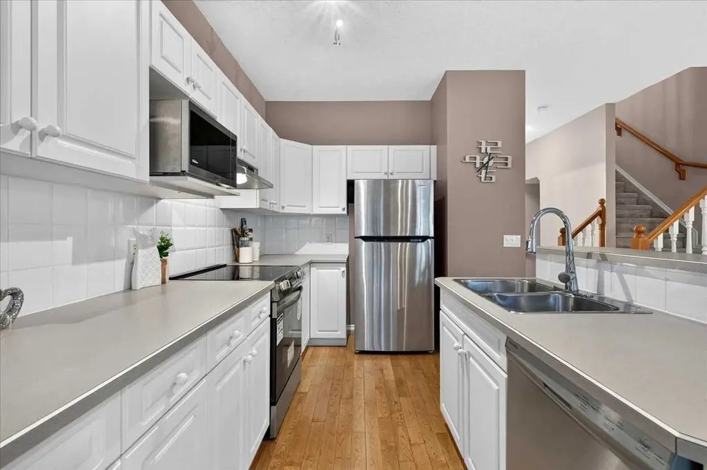 17 Edgeridge Terrace NW Calgary AB T3A 6C1