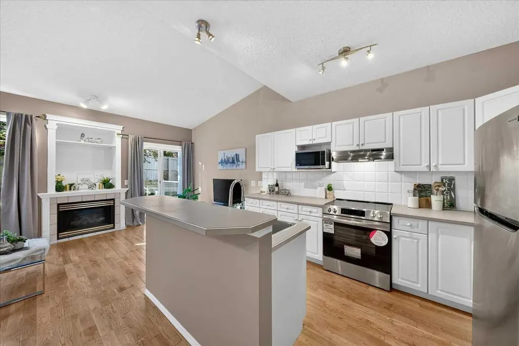 17 Edgeridge Terrace NW Calgary AB T3A 6C1
