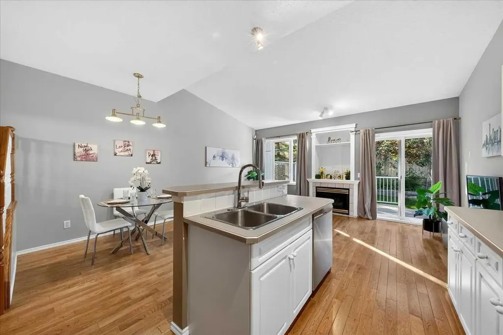 17 Edgeridge Terrace NW Calgary AB T3A 6C1