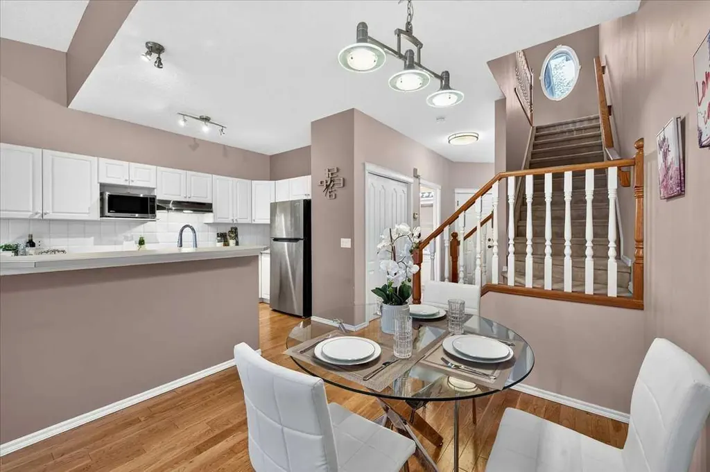 17 Edgeridge Terrace NW Calgary AB T3A 6C1