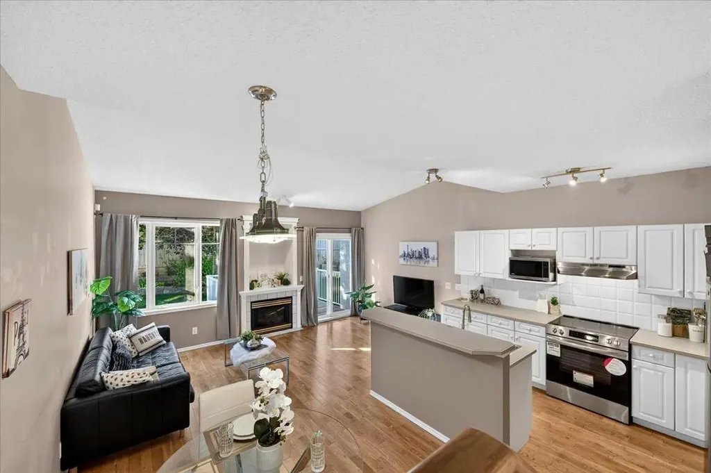 17 Edgeridge Terrace NW Calgary AB T3A 6C1