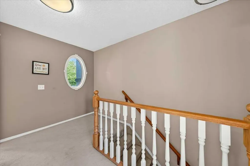 17 Edgeridge Terrace NW Calgary AB T3A 6C1