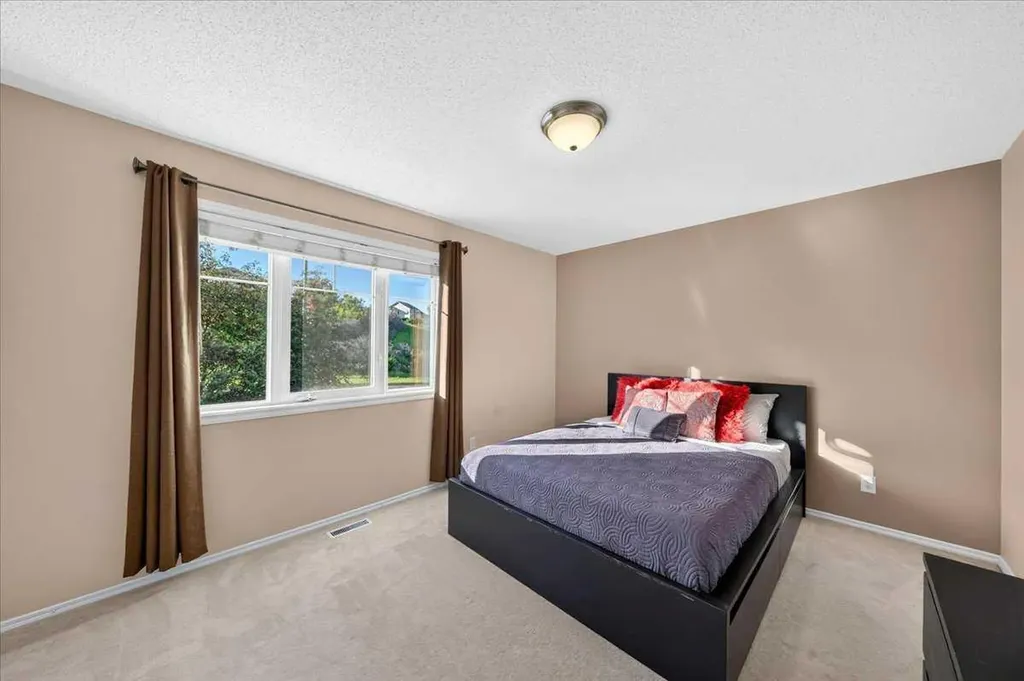 17 Edgeridge Terrace NW Calgary AB T3A 6C1