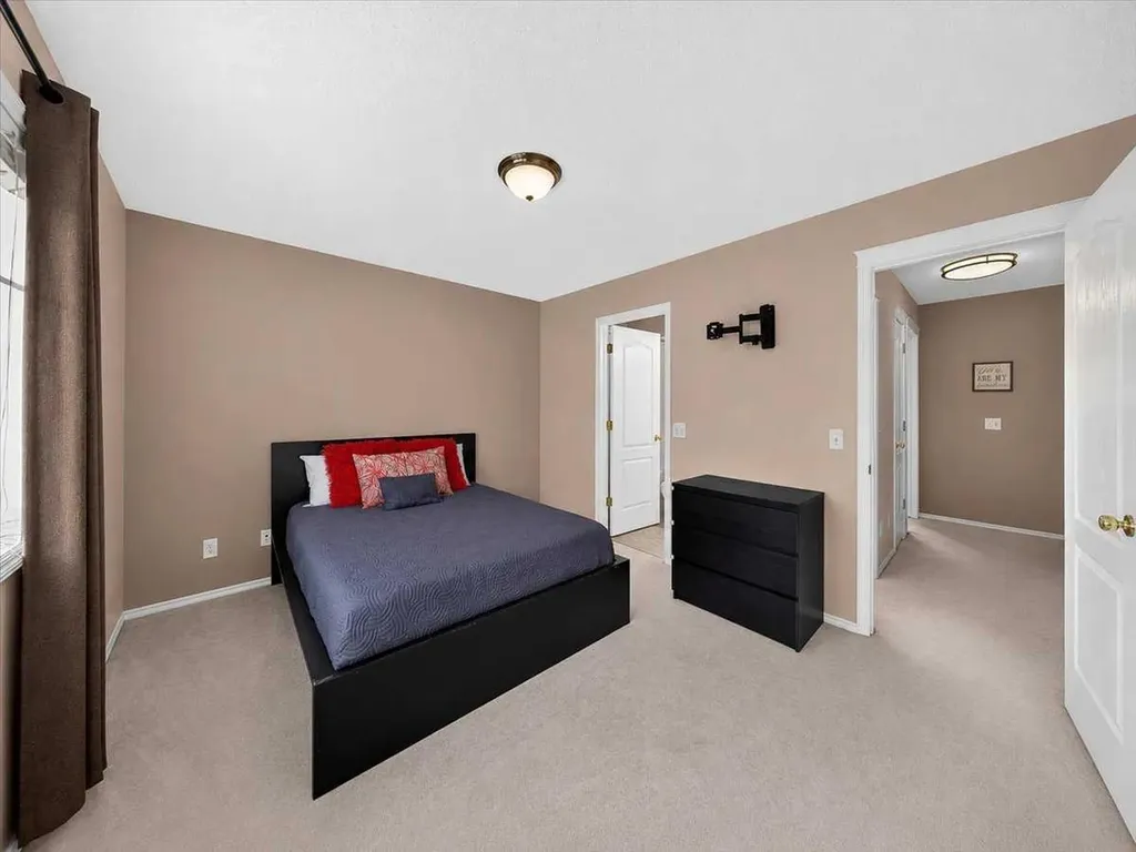 17 Edgeridge Terrace NW Calgary AB T3A 6C1