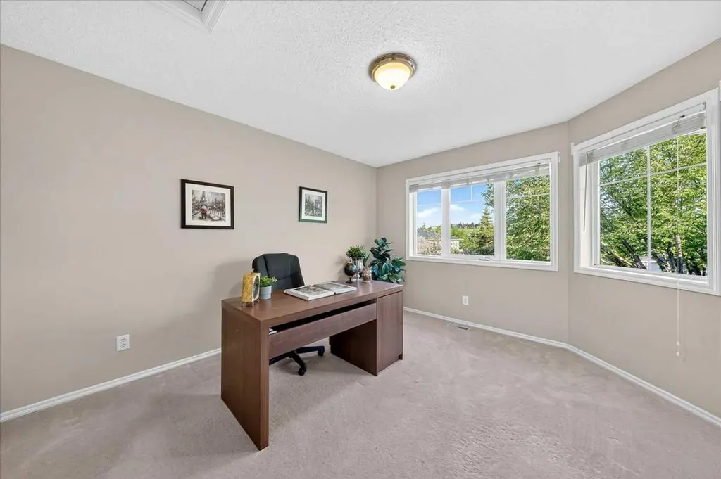 17 Edgeridge Terrace NW Calgary AB T3A 6C1