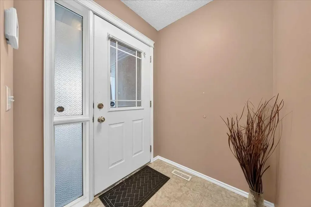 17 Edgeridge Terrace NW Calgary AB T3A 6C1